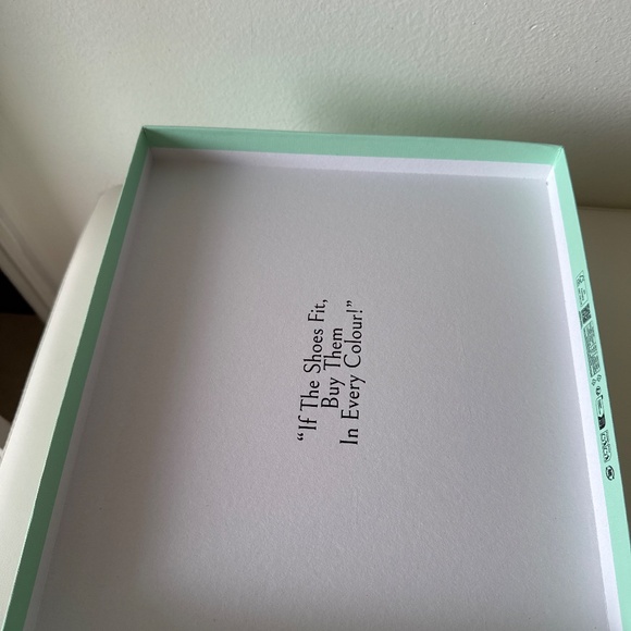 Aquazurra Shoe Box with Tissue Paper - Picture 3 of 13